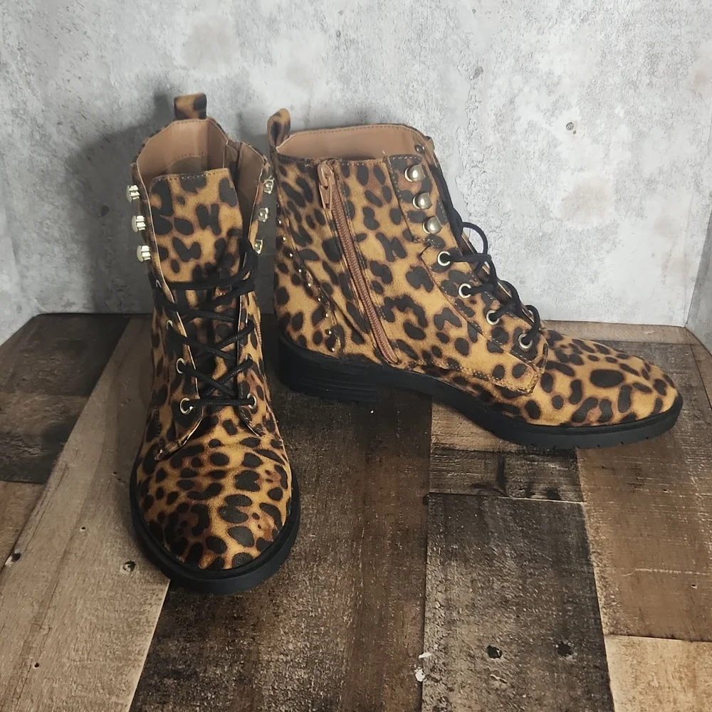 Material Girl Leopard lace up ankle booties Size 7.5 new - Picture 1 of 9